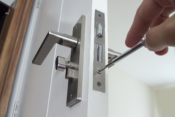 Our local locksmiths are able to repair and install door locks for properties in Dundee and the local area.